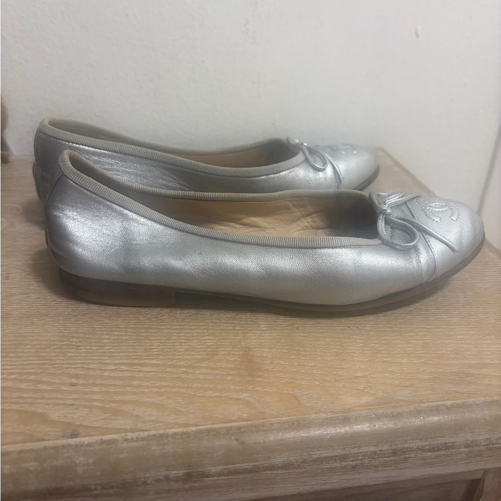 CHANEL Metallic Silver Flats - Picture 2 of 3